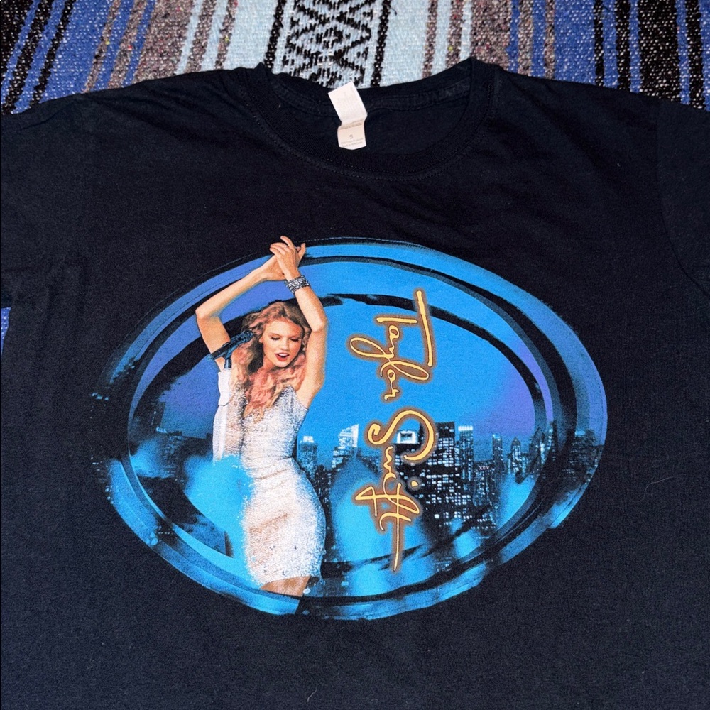 Taylor Swift 2011 Speak Now World Tour Concert Tee Shirt